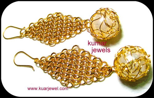 fashion earrings.