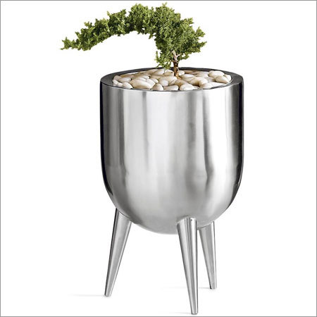 Steel Tripod Planter