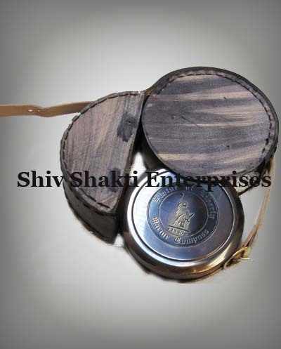 Compass with cover