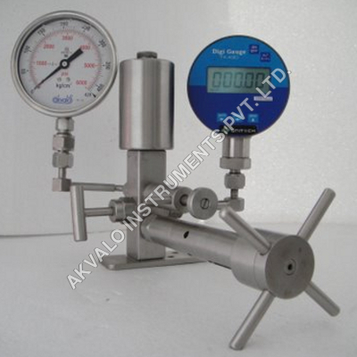 Portable Pressure Comparator