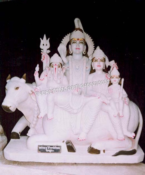 Statues Shiv Parvati