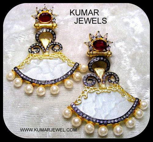 seep earrings.