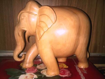 Wooden elephant 