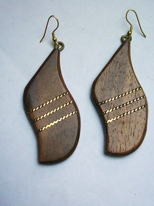 डिजाइनर लकड़ी के झुमके