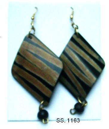 Horn Earrings - Resin, 2x2 cm, Brown | Stylish, Lightweight, Durable, Easy Wear Pair