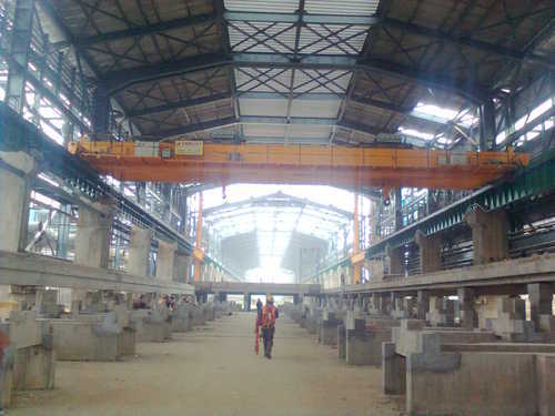 Overhead Traveling Crane - Color: Yellow