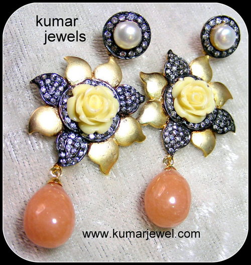 flower earrings.