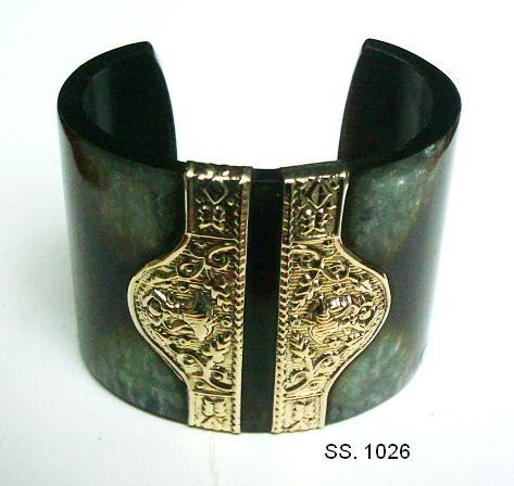 Resin Cuff With Brass Work