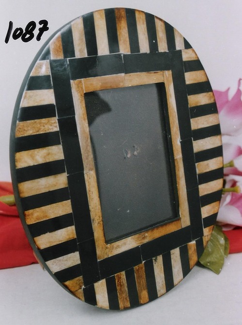 Horn Bone Photo Frames - Horn, Bone, Round Shape, Black | Elegant Design, Durable Material, Unique Pattern, Attractive Look
