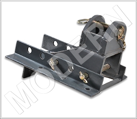 2216 MAHINDRA TOWING HOOK