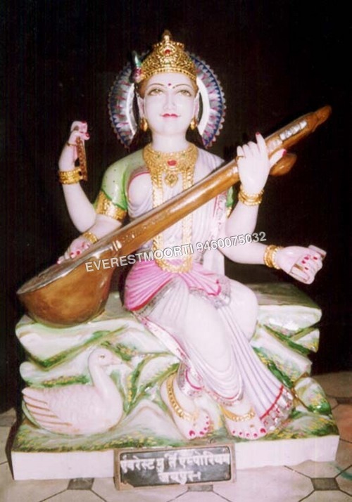 Statue Saraswati