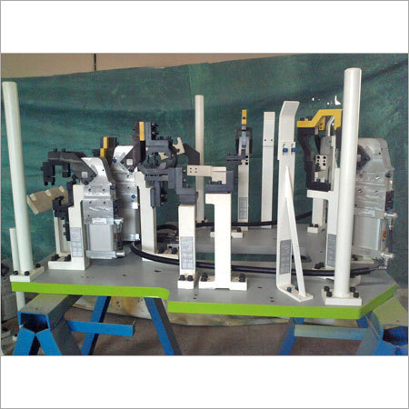 Polo Door Line Fixture