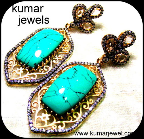 Fillgiri stone earring.