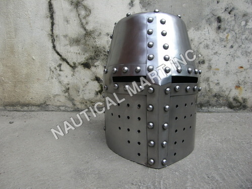 MEDIEVAL KNIGHT HELMET.