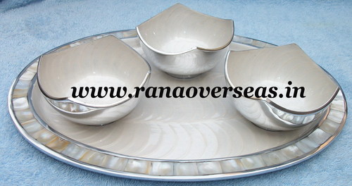 Sea Shells Pasted Aluminium Bowl Gift Set of 3 Bowl with Tray 