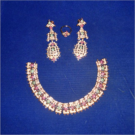 Fashionable Necklace Set