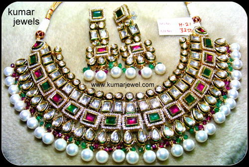 KUNDAN NECK SET.