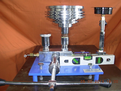 Dead Weight Pressure Gauge Tester