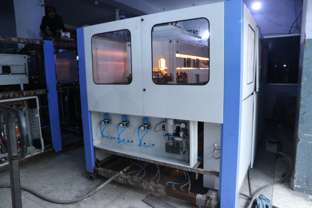 Pet Bottles Making Machinery - Color: Grey
