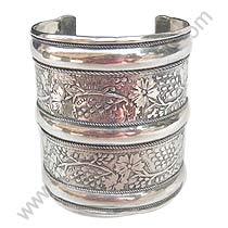 Ladies Metal Cuff Flower Bracelet