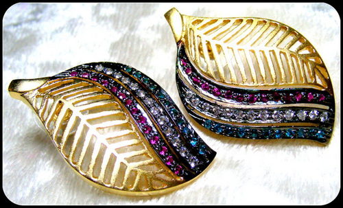 LEAF EARRING.
