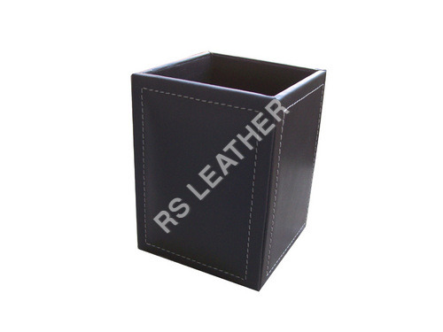 BLACK LEATHER PENCIL CUP