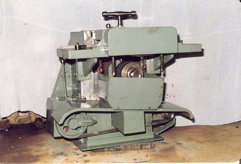 Rip saw machine -5 cutrie
