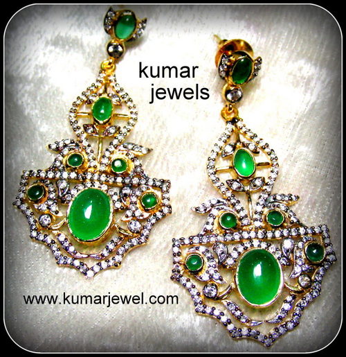 VINTAGE EARRING.