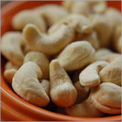 Raw Cashew Nut - Varied Size, Off-white Color | Delicious, Natural, Nutrient-rich, Low Moisture, Versatile Kidney Shape