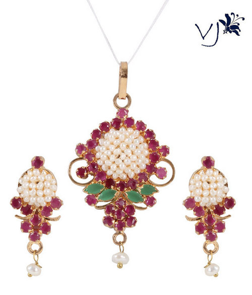 Vatika Jewellers Ethnic Red & White Jalpowai Pendant Set