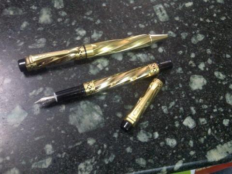 Screw Gold Roller Pen Set