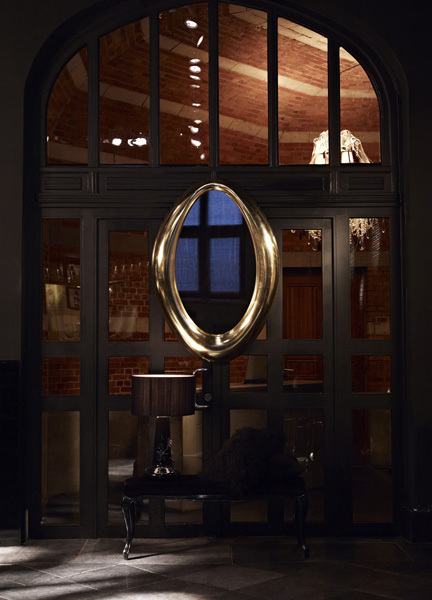 Oval Mirror - Metal and Glass, 70x100cm, Polished Finish, Reflective Surface, Durable Frame, Wall-Mounted Installation