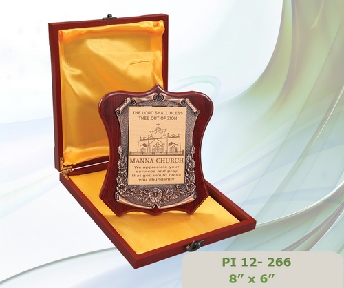 Trophies & Souvenir Mementos