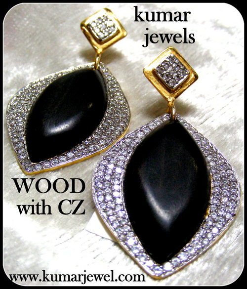 BLACK WOOD EARRING.