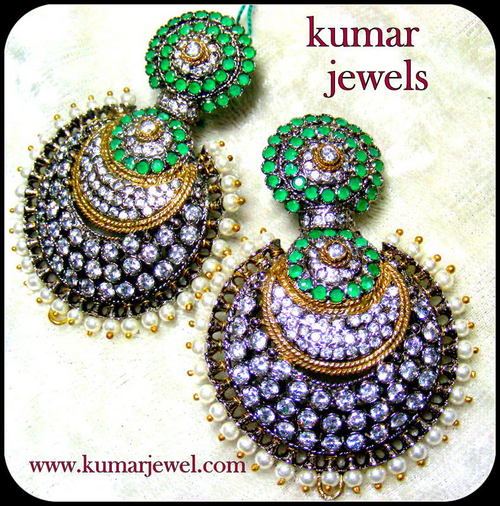ANTIQUE ROUND EARRING.
