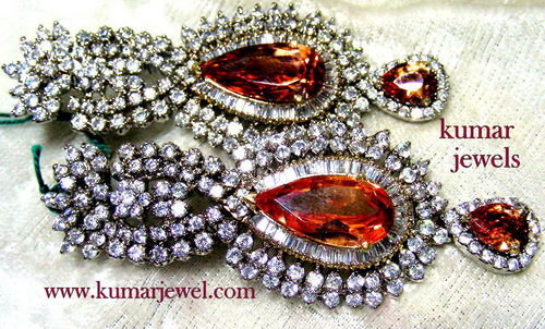 PROM EARRING.