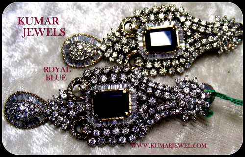 WHITE SMALL DANGLERS.