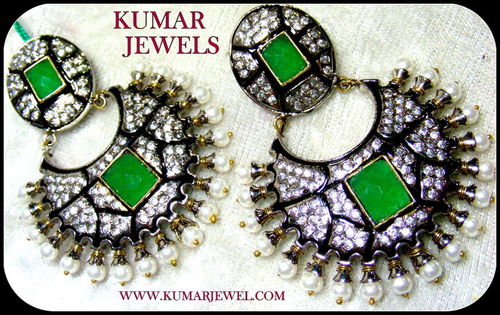 PEARL BLACK OXIDIZED EARRING.