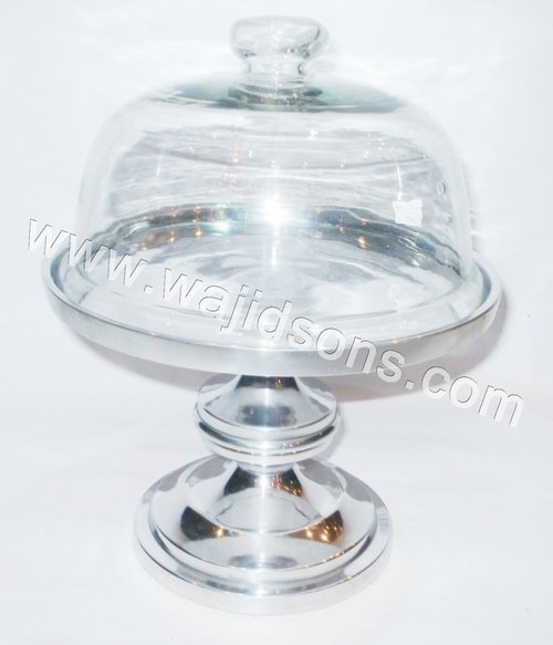 सिल्वर केक शादी के केक के लिए खड़ा है