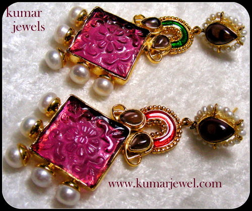 Crystal Craved Earring.