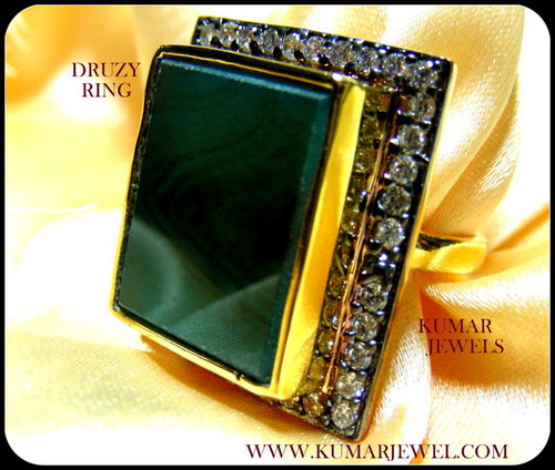 Dark Shade finger ring.