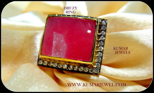 HOT PINK FINGER RING.