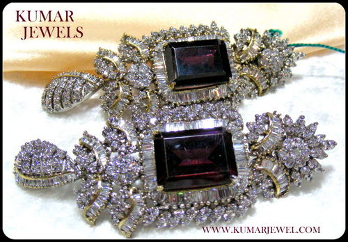 ELEGANT EARRING.