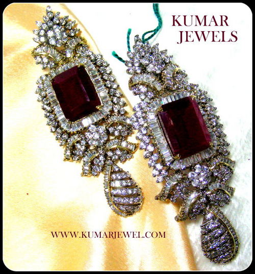 GRACEFUL RUBY EARRING.