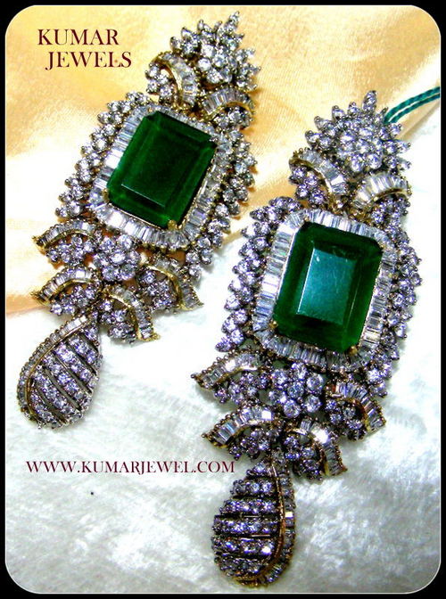 EMERALD STONE DANGLER.