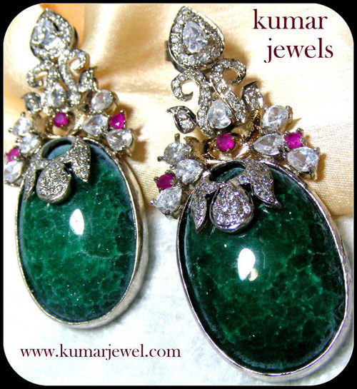 SOLO STONE EARRING.