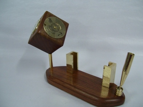 Pen Holder With Compass
