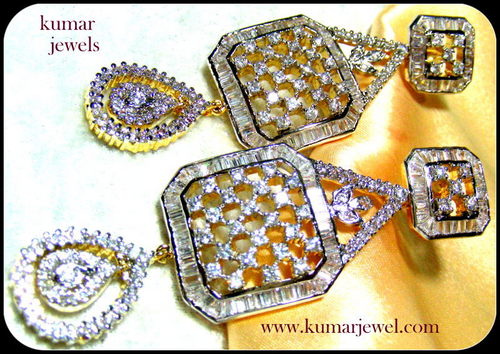 NET STYLE DANGLER EARRING.