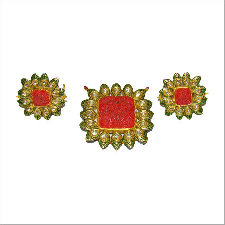 Ethenic Kundan Pendant Set