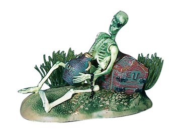 PENN PLAX ACTION SKELETON WITH JUG & TREASURE CHEST